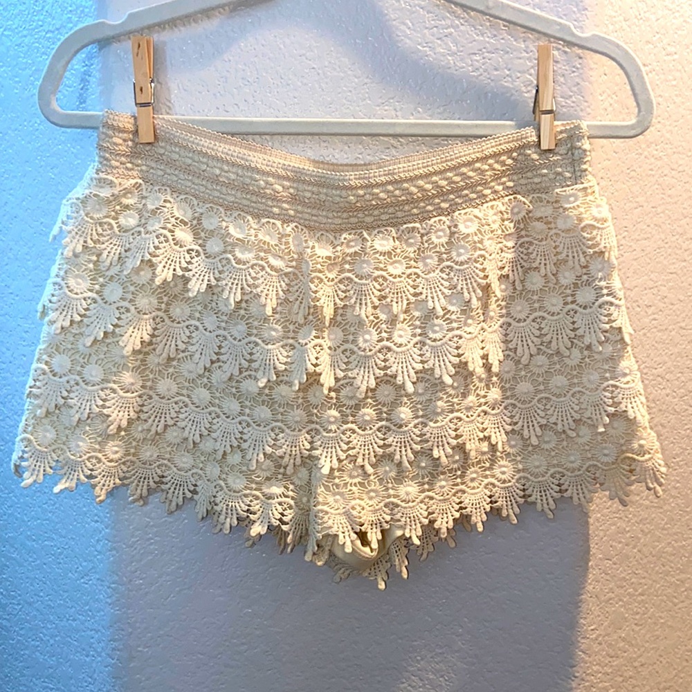 Forever 21 lace shorts ☀️